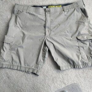 Lee Extreme Motion 48 Mens Cargo Shorts Khaki Brown Stretch Casual Pockets